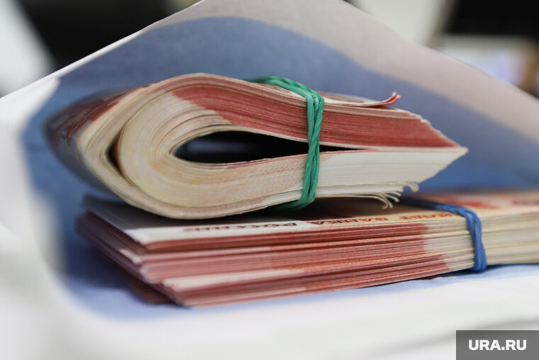    Работодатель должен выплатить сотруднику 560 тысяч рублей