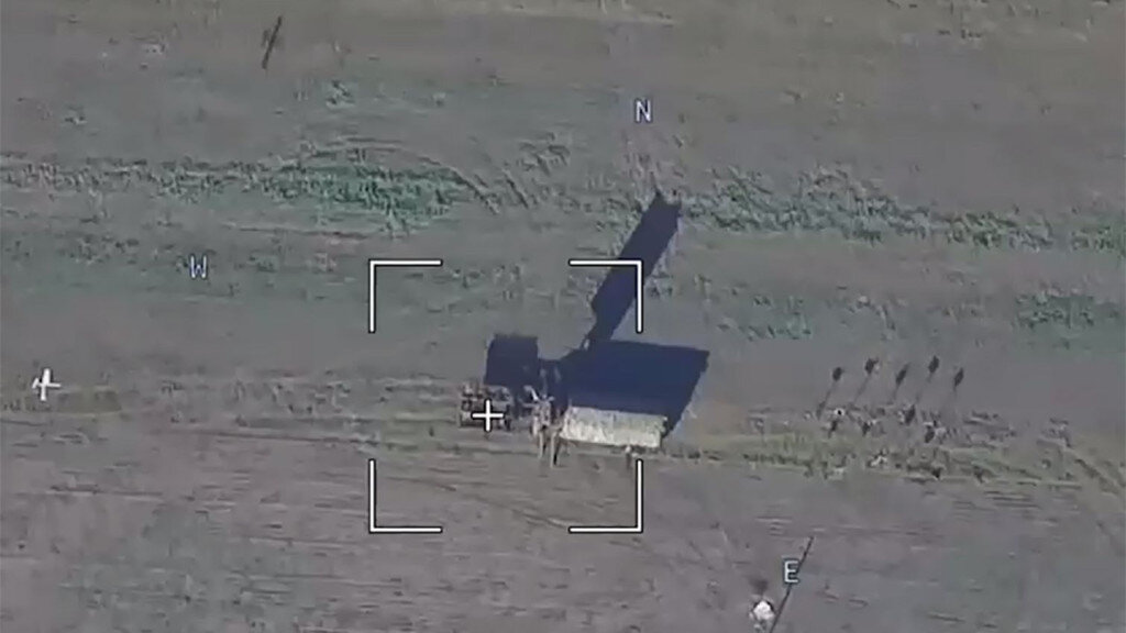 Российский дрон-камикадзе «Ланцет» поражает украинский танк на Запорожском направлении