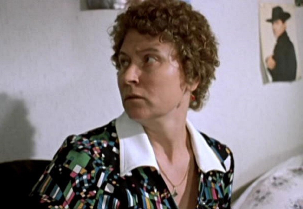    Людмилу Зайцеву в роли Вериной мамы режиссёр видел с самого начала Нелла Прибутковская