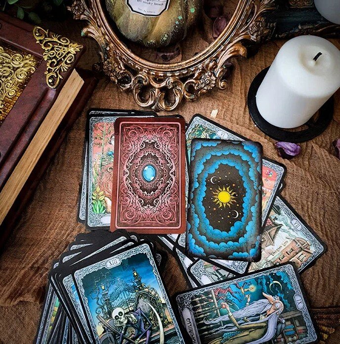 Таро "Темный особняк", фото из открытых источников