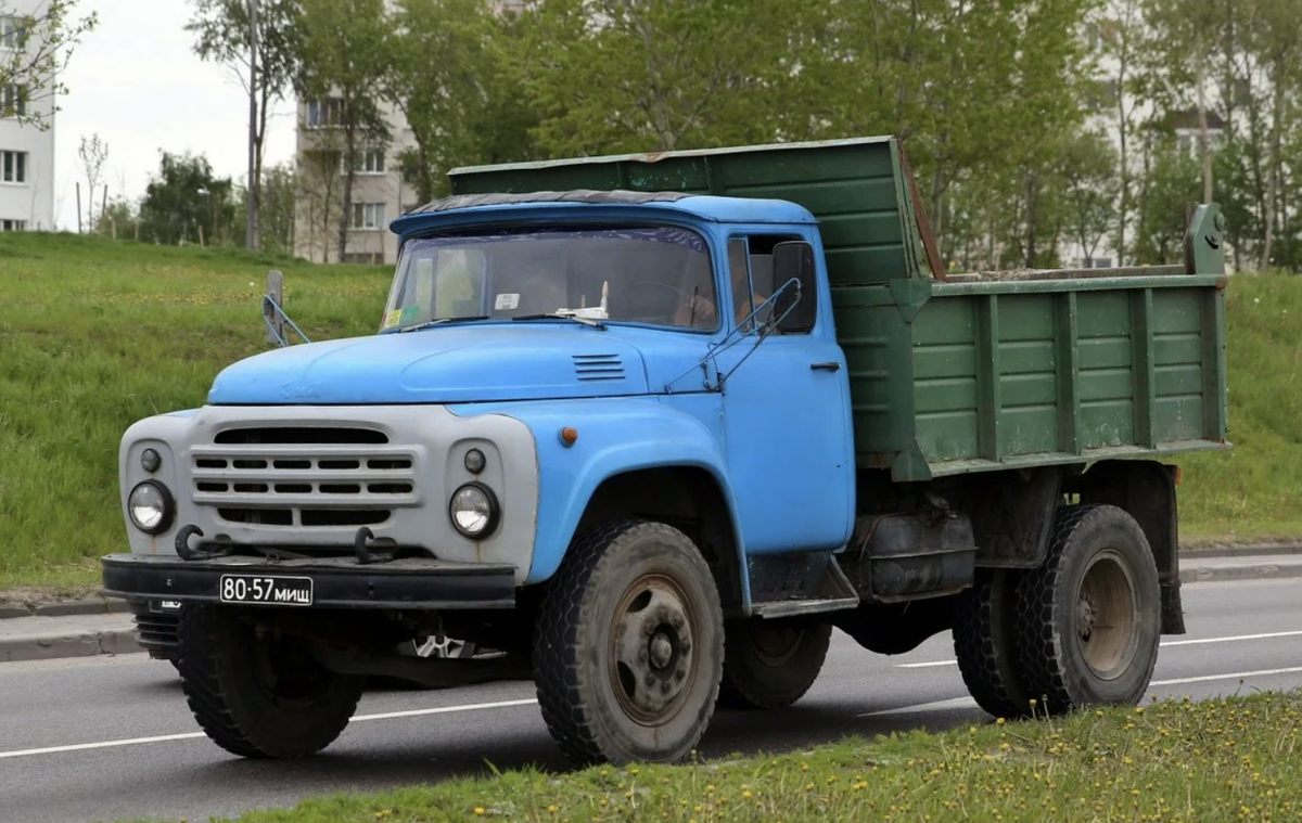 З щ л. Грузовик ЗИЛ 130 самосвал. ЗИЛ-130 грузовой. ЗИЛ 130 бортовой самосвал. ЗИЛ 130 samosval.