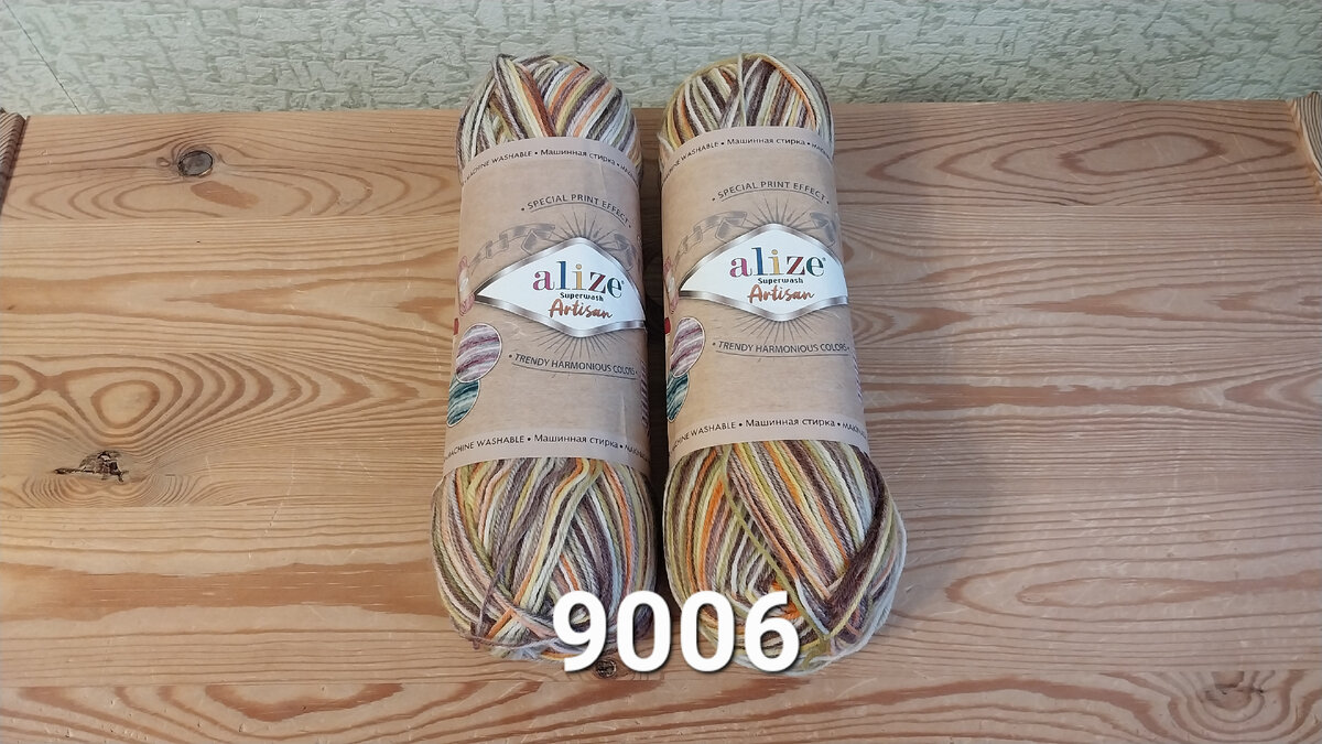 Красивые  на мой взгляд моточки, номер цвета 9006.Вязала на спицах круговых2,75мм на лекске 80см.