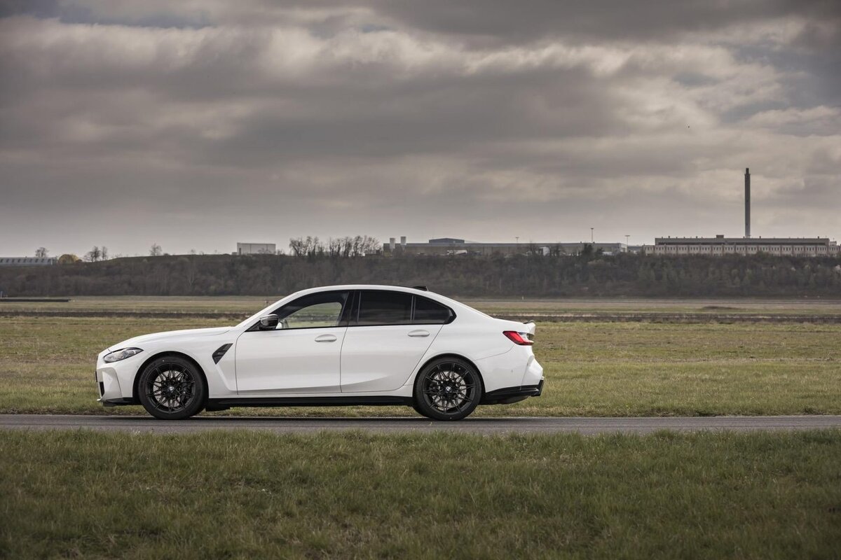 Видео: автомобили всех поколений BMW M3 в соревновании на скорость | RUBMW  | Дзен