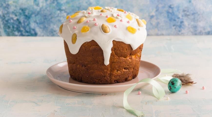 Время готовки
4 ч 30 мин
Количество порций
10
Сложность приготовления
сложно
Вегетарианское
ово-лакто
Повод
Пасха
Количество калорий
1 009,2 ккал
Белки
18,6 г
Жиры
38,4 г
Углеводы
149,7 г
Источник
"Школа гастронома"
№ 03 (288), 2017
ИНГРЕДИЕНТЫ

Для глазури:

150 г сахарной пудры
1 белок
1 ст. л. жирных сливок
1 ст. л. лимонного сока
Для теста:

1 кг муки
50 г свежих дрожжей, или 20 г сухих активных дрожжей
10 больших желтков
500 мл молока
250 г сливочного масла
1,5 стакана сахара
3/4 ч. л. соли
2 ч. л. ванильного экстракта­
100 г миндаля
150 г темного изюма
100 г апельсиновых цукатов
сок 1 апельсина