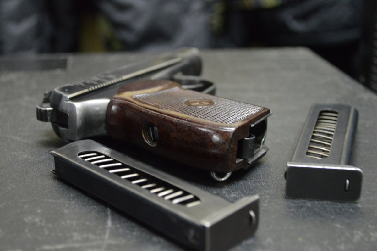 У эксперта петербургского музея нашли целый арсенал оружия | АиФ ...