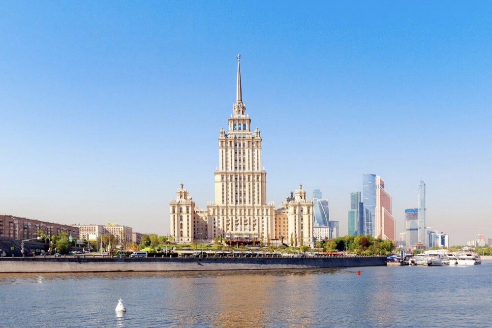 История высоток. Гостиница Украина сталинская высотка. Дом на Котельнической набережной и МГУ. Отель Рэдиссон Москва сталинская высотка. Москва высотки МГУ Сити.