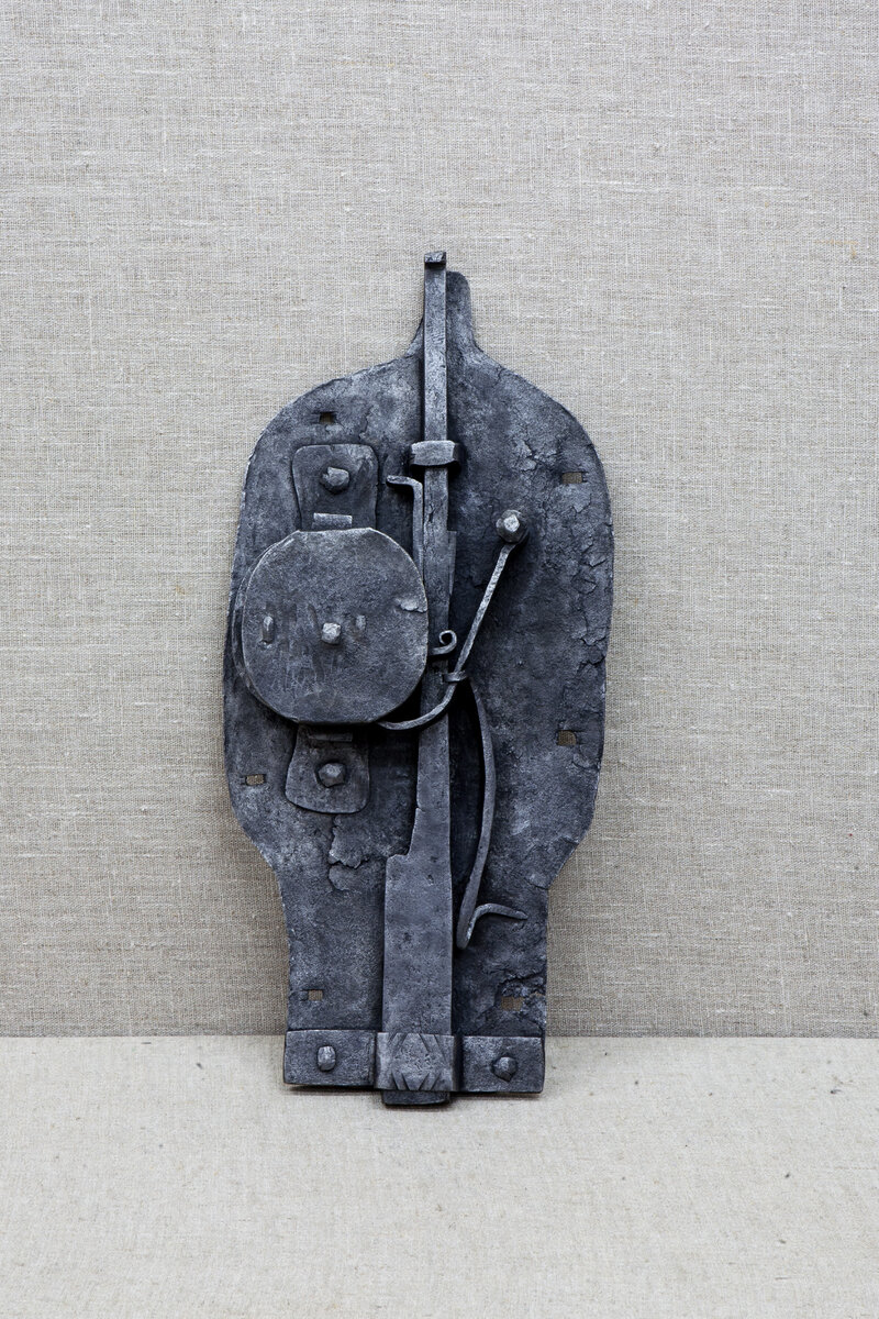 АМДЗ КП-2162/1. М-3159 ЗАМОК амбарный. Конец ХIХ - первая треть ХХ вв. Архангельская губ., Шенкурский уезд (?) Железо, ковка, клепка, слесарная работа, насечка. 19,5 х 42,6 х 8,8. Замок накладной с врезным механизмом. Экспедиция в Виноградовский район (Любимов В.А., Горюнов С.В.), 1976. Архангельская обл., Виноградовский р-н, Осиновский с/с, дер. Запольки