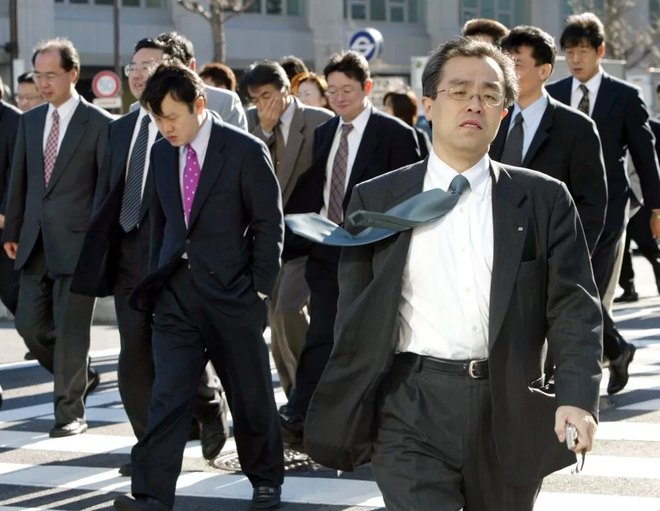 Японцы офисные работники. Японец рабочий. Япония люди. Госслужащие Японии. Жизнь в японии мужчин