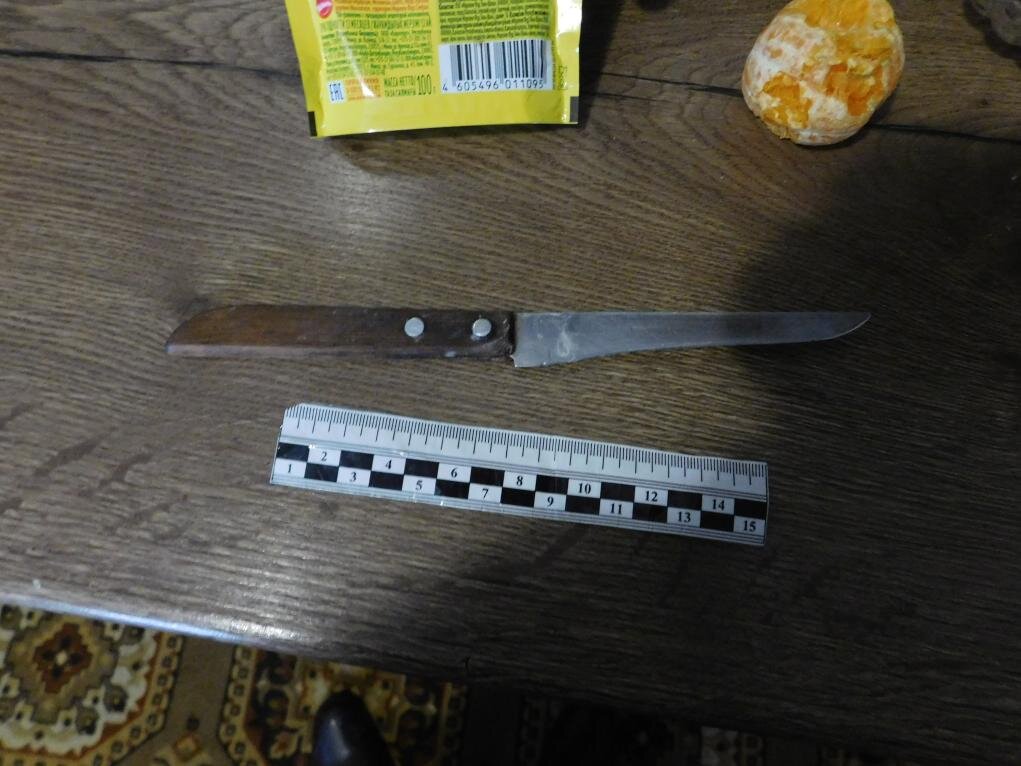 Женщина бросилась на сожителя с ножом