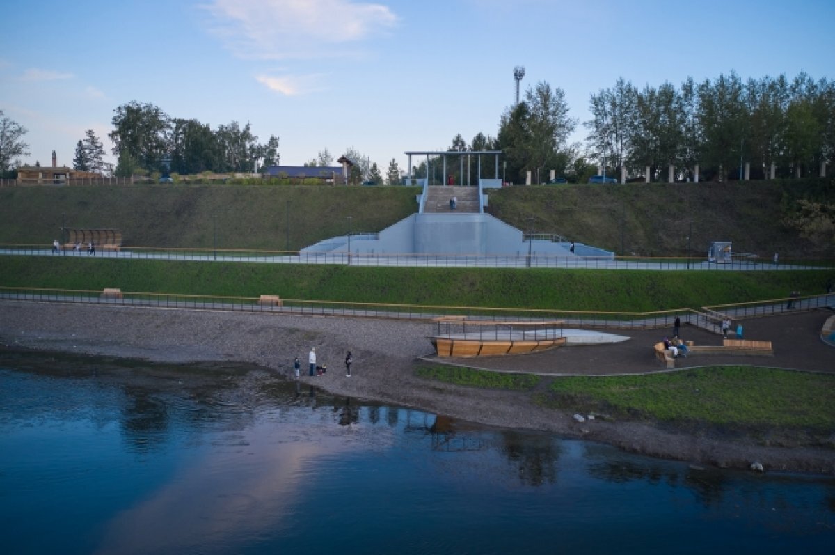    Отремонтированная набережная возле ДК 1 Мая.