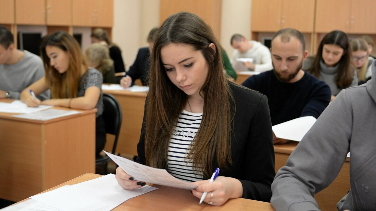     В Нижнем Новгороде и области в текущем году единый госэкзамен будут сдавать более 13 тысяч человек. Расписание ЕГЭ на 2023-й уже утверждено. Все, что известно о проведении данного испытания, — в материале NewsNN.