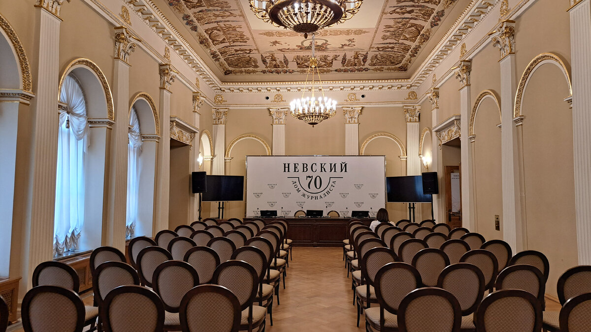 Дом журналиста на Невском проспекте получил новую художественную подсветку