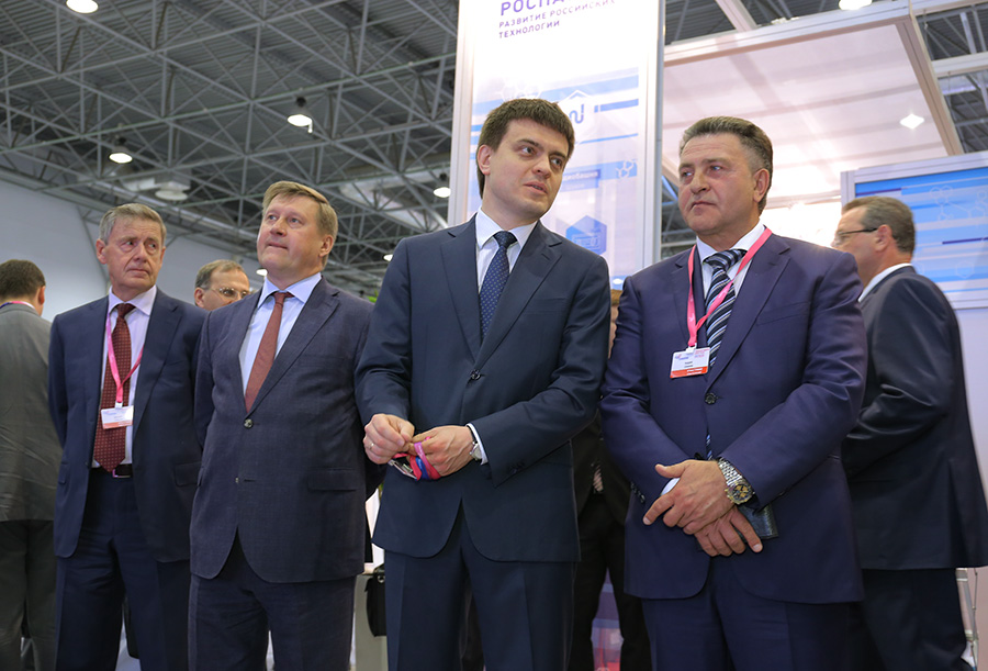 Михаил Котюков (в центре). Фото из архива "Континента Сибирь"