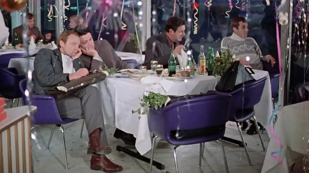Сцена из х/ф "Ирония судьбы, или С лёгким паром!" снятая в аэропорту Домодедово, 1976г. 