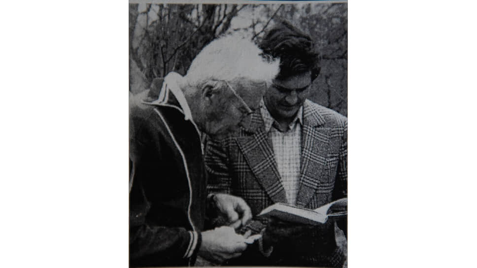 Фото: Фото Тимура Сабирова (фоторепродукции снимков из архива ученика А. Н. Колмогорова, академика А. Н. Ш📷Андрей Колмогоров (слева) со своим учеником Владимиром Тихомировым