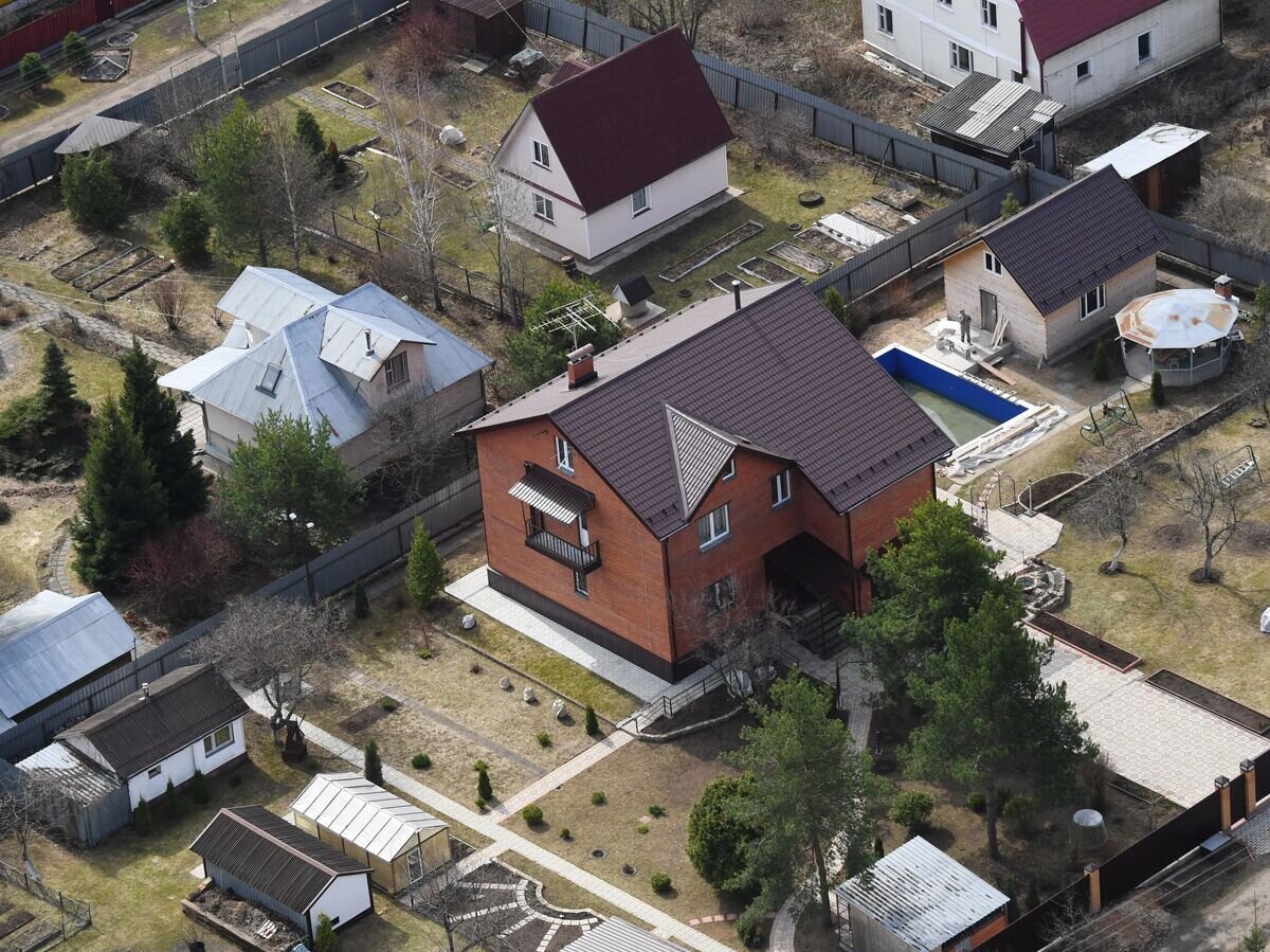    Частные дома в Московской области© РИА Новости / Илья Питалев