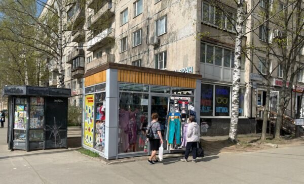 Киоск стоял на придомовой территории и никому не мешал