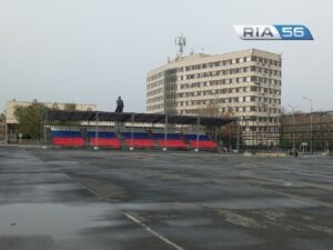  📷    В центре Оренбурга завершается монтаж трибун и экспозиции сражений к 9 Мая Белов Михаил Александрович