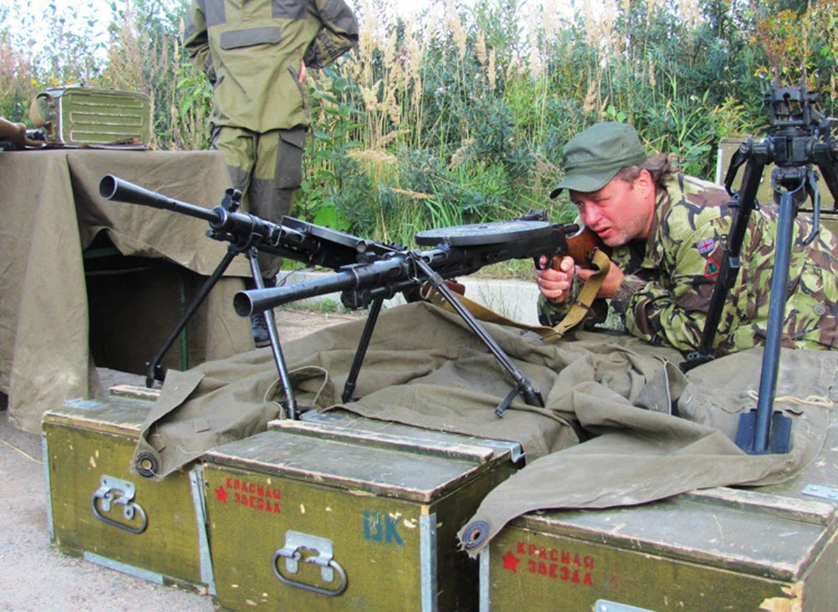 Не менее легендарный, "Дегтярь" на вооружении ВСУ.