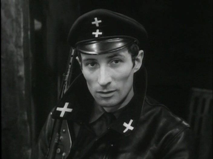 Униформа карабинеров недвусмысленно намекает.