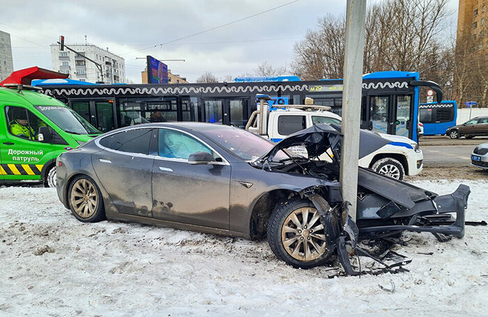    Последствия ДТП с участием электромобиля Tesla. Архивное фото.АГН «Москва»