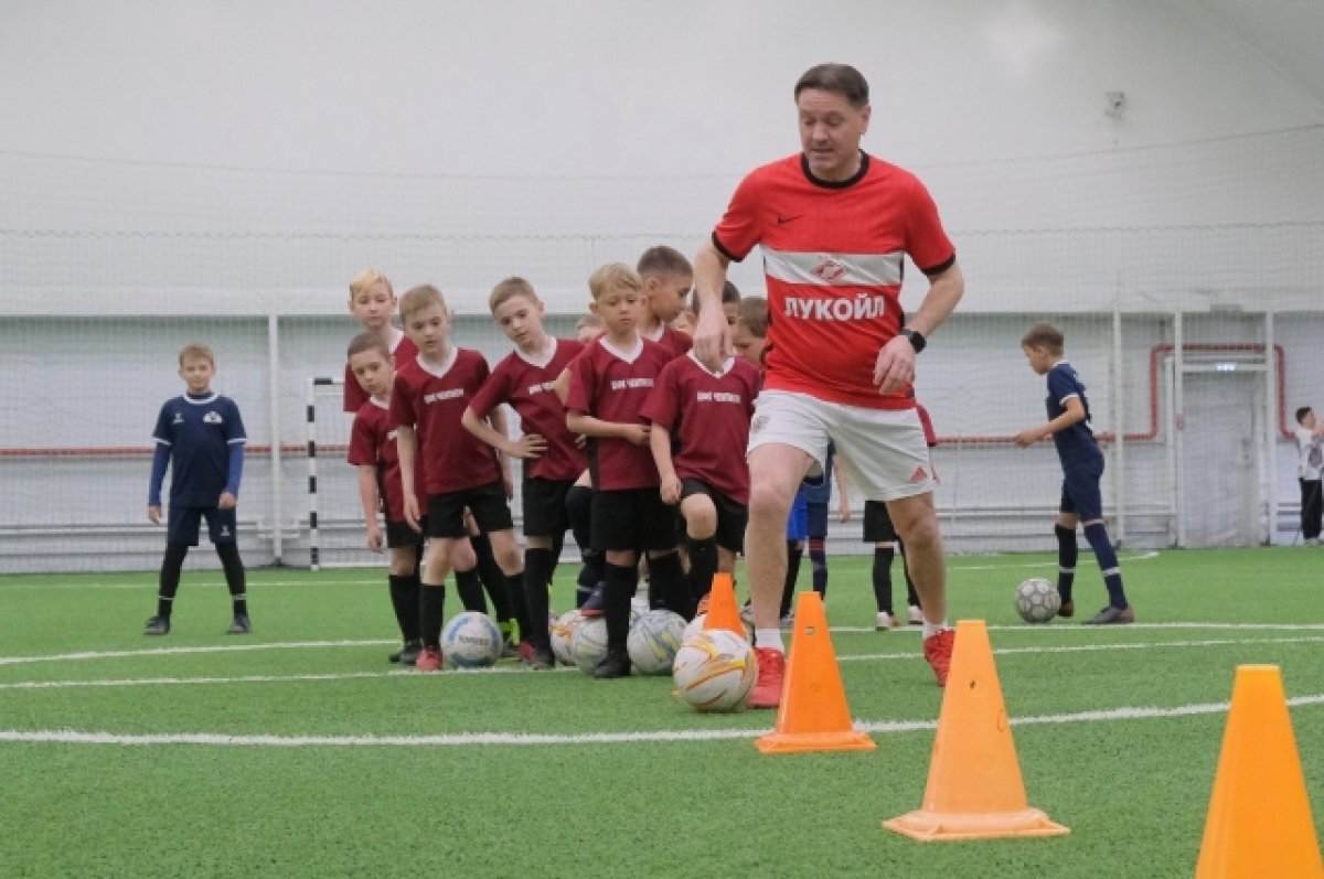    В Тюмени легенда футбола Аленичев провел мастер-класс для детей