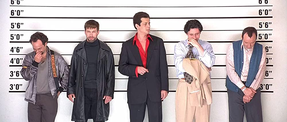 Кадр из фильма The Usual Suspects. Режиссер: Брайан Сингер. Оператор: Ньютон Томас Сигел. Производство: Bad Hat Harry Productions, Blue Parrot, PolyGram Filmed Entertainment, Rosco Film GmbH, Spelling Films International