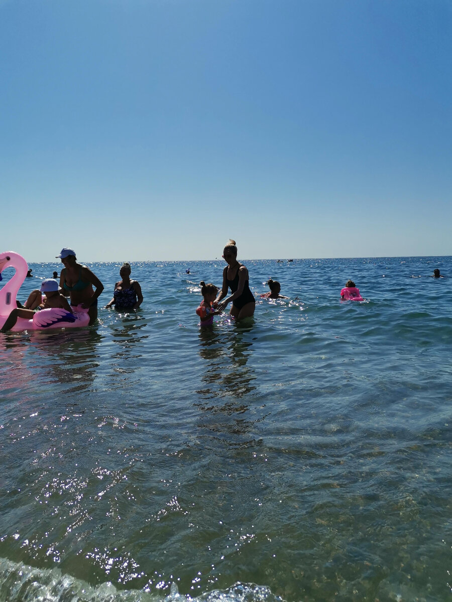 На переполненных пляжах это все тоже можно подцепить, кстати! Фото автора из Лазаревского.