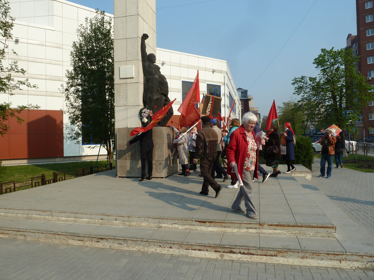 У памятника жертвам колчаковского террора