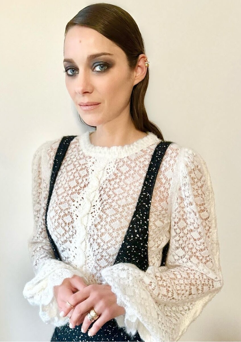 Бьюти-образ Марион Котийяр для показа Chanel Cruise 2023/24. Фото: визажист Kara Yoshimoto.