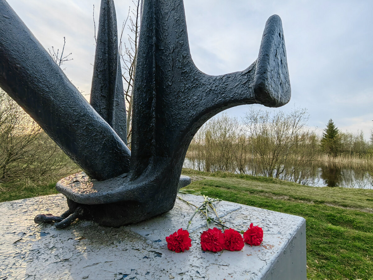 2 км. по пояс в ледяной воде под пулемётным, миномётным, артиллерийским  обстрелом и ударами авиации. Памятник Шлиссельбургскому десанту | Олег  Еверзов | Дзен