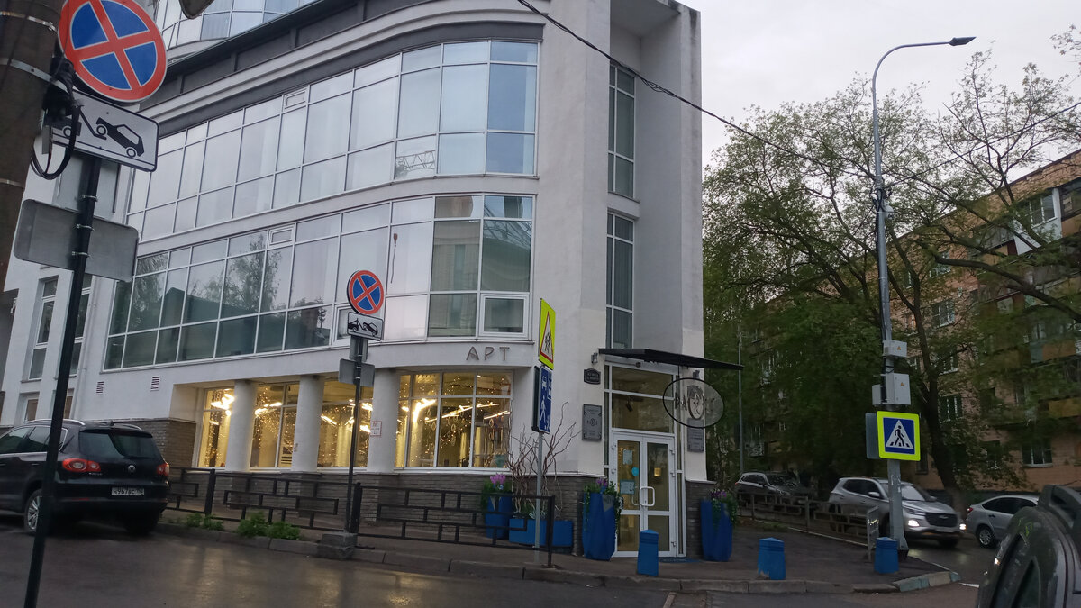 Вход в музей. Вид снаружи фотографировала уже после дождя - когда уходила)))  Фото автора