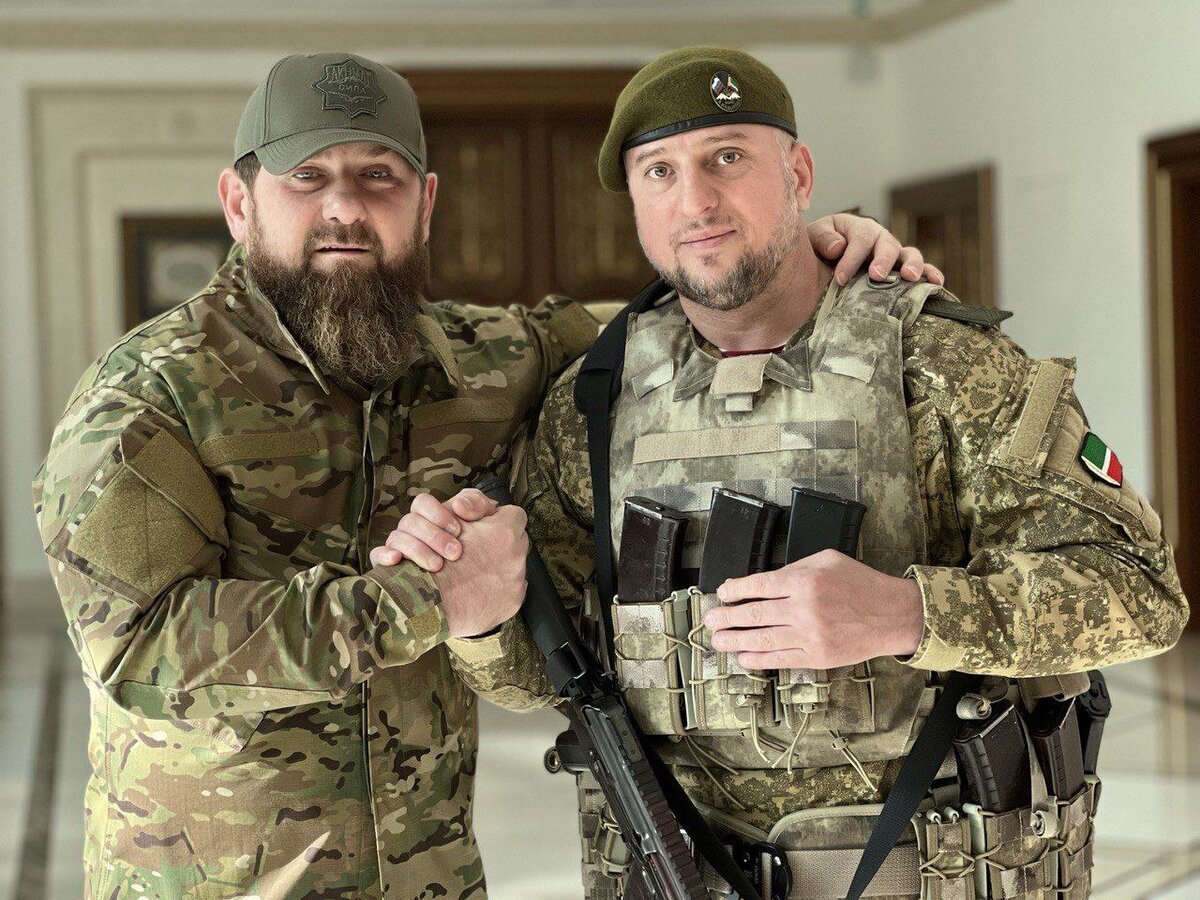 Воюющий на Донбассе командир чеченского спецназа «Ахмат» Апти Алаудинов призвал русское население рожать по пять детей в семье.