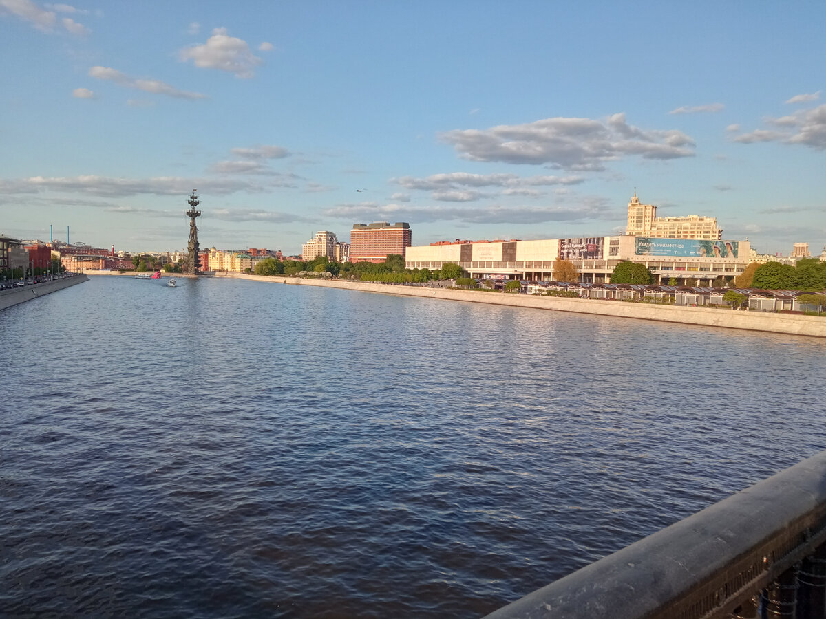 Вид на набережную Музеона с Крымского моста