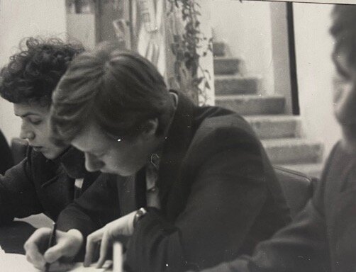 Игорь с одногруппниками в библиотеке