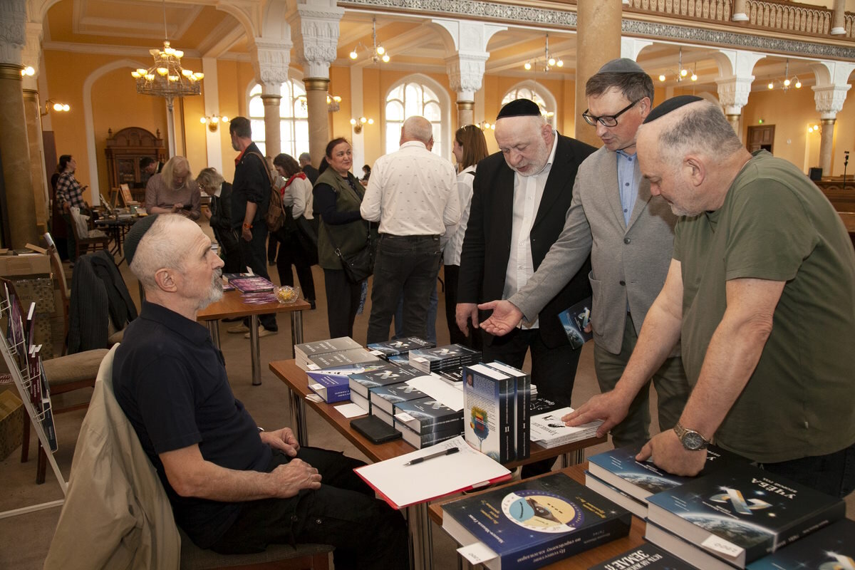 В Синагоге состоялся День еврейской книги | Синагога Петербурга | Дзен