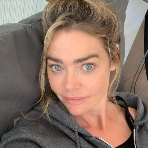     Дениз Ричардс сыграет радиоведущую в рождественском ромкоме