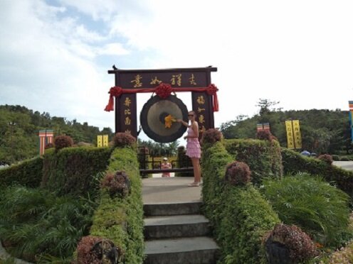 (Ира - маленькая в центре буддизма)