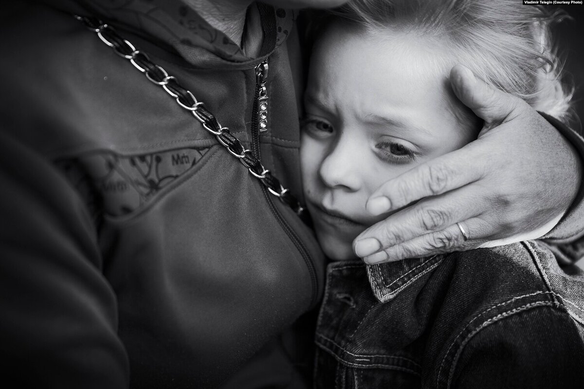 Фото с выставки "Дети войны" фотографа Владимира Телегина