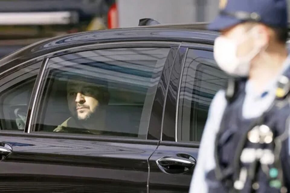 Так и хочется что-нибудь сказать... Но, не скажу. Низзя плохо.