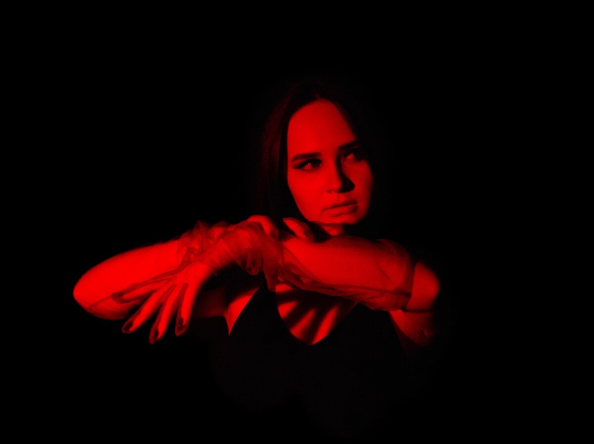 Фронт-вумен группы EXTRENNA, Рената Вафина 