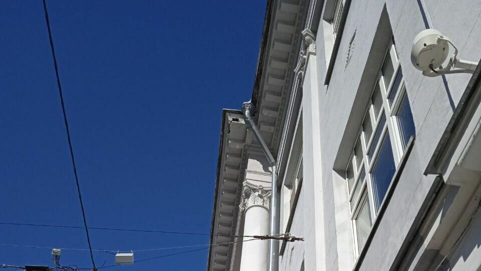     Жительница Нижнего Новгорода пожаловалась на состояние крыши ОКН на Рождественской. Она назвала его опасным. Об этом горожанка рассказала NewsNN.