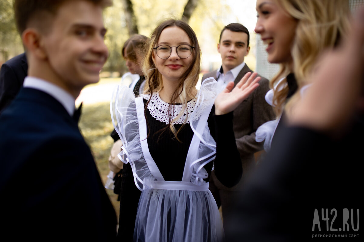 Балл выпускников. Последний звонок 2023 11 класс. Наряд на выпускной 9 класс. Фотосессия выпускников школы.