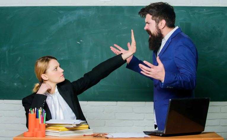 Конфликт между учителями