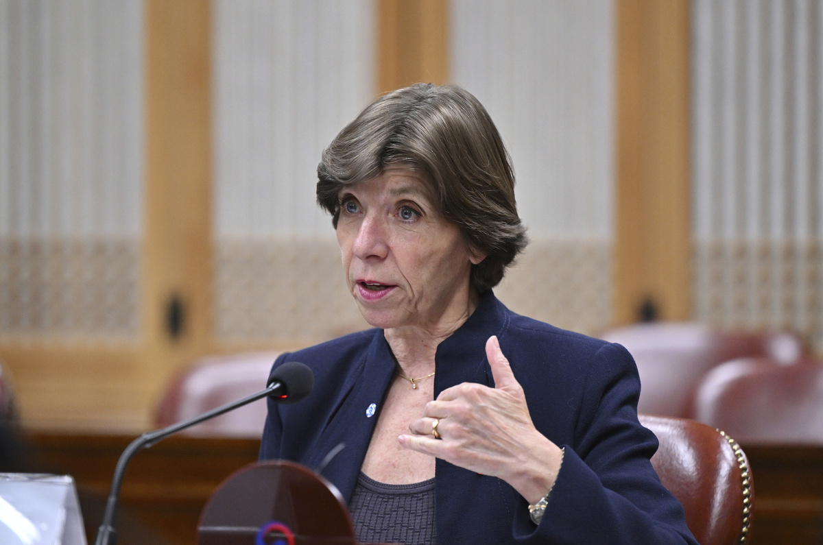     Глава французского МИД Катрин Колонна / AP / Jung Yeon-je