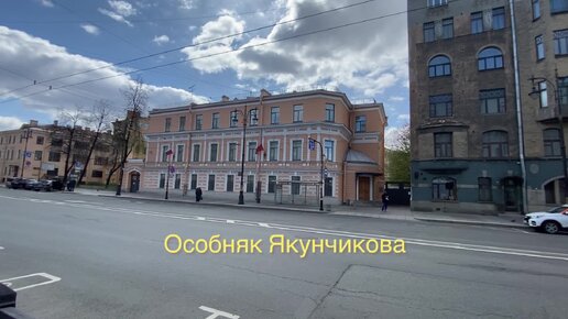 Городовой, Смольный и сакура. Продолжаем путешествовать по Петербургу!