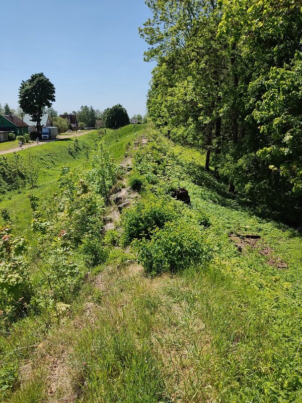 обязательный пункт прогулки - залезть на руины крепости