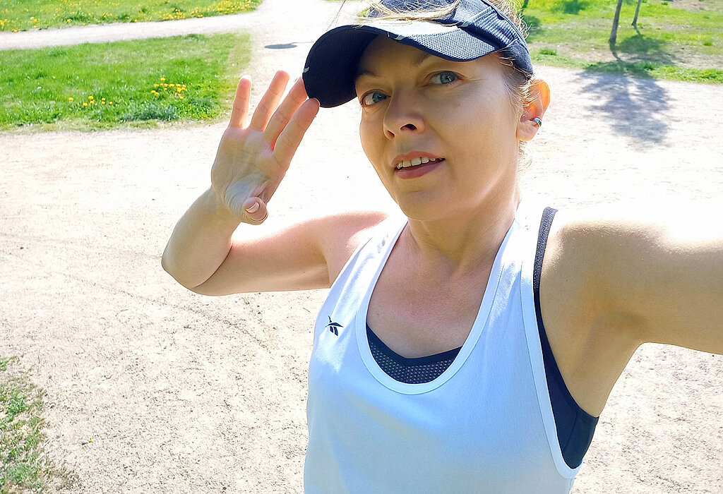 А тут хорошо видно не только новую майку, но и морщинки от солнца