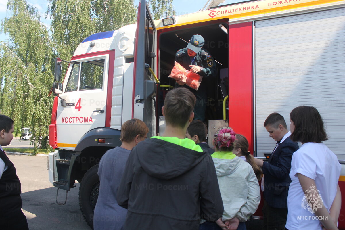 В пожарно-спасательной части Костромы прошло мероприятие в рамках акции МЧС  России «Безопасность доступна каждому» | МЧС Костромской области | Дзен