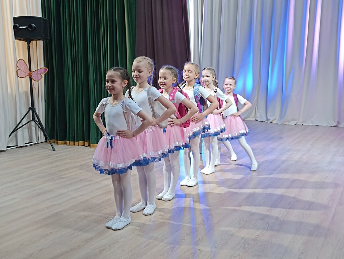 Начало спектакля - шаловливые детки...